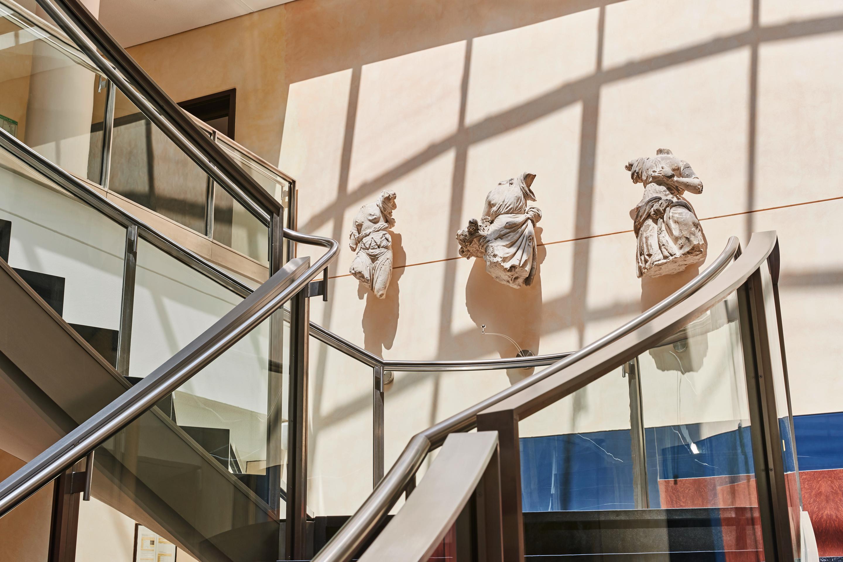 Steigenberger Hotel De Saxe Dresden Exterior photo The staircase