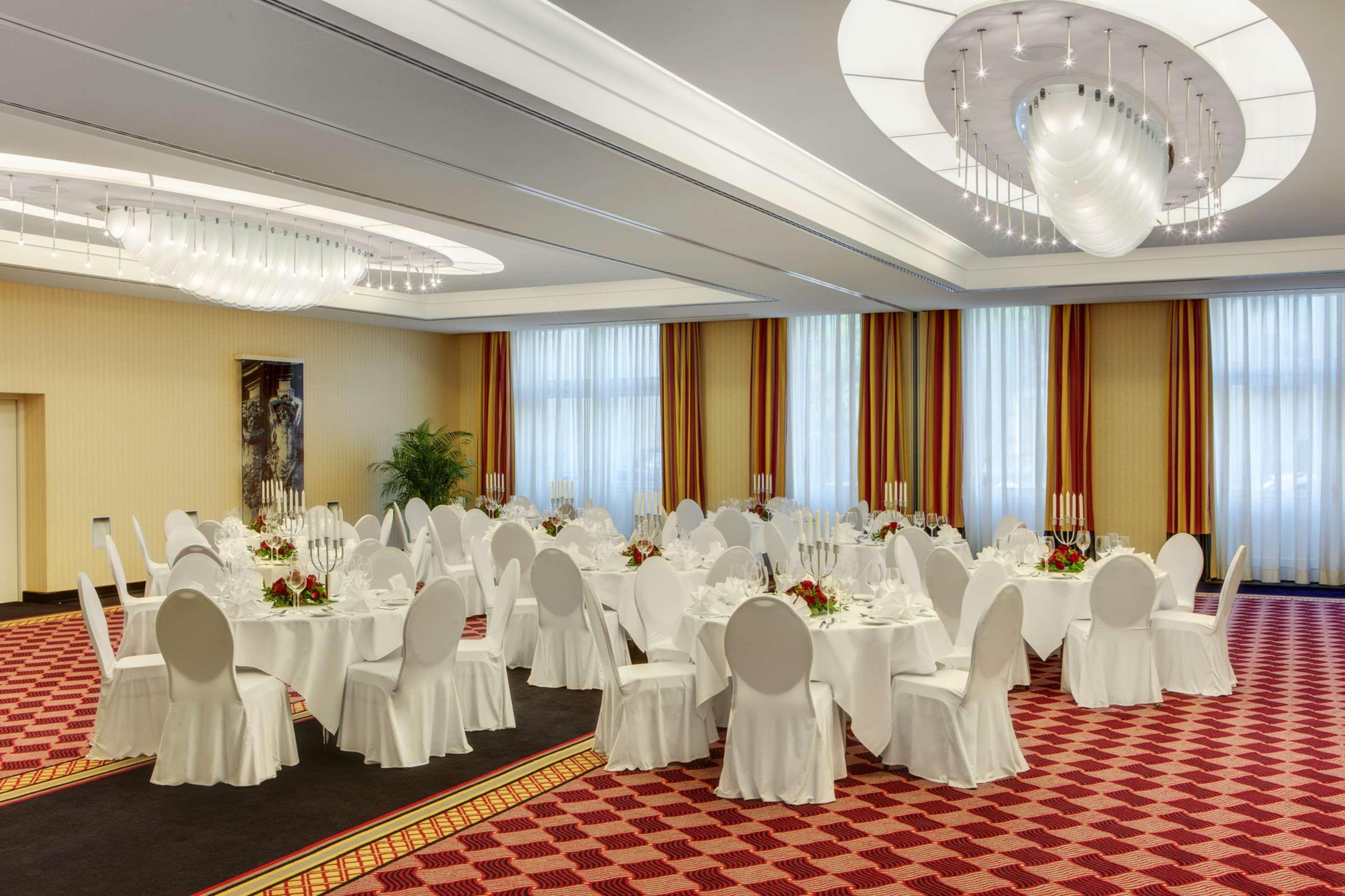 Steigenberger Hotel De Saxe Dresden Exterior photo The ballroom