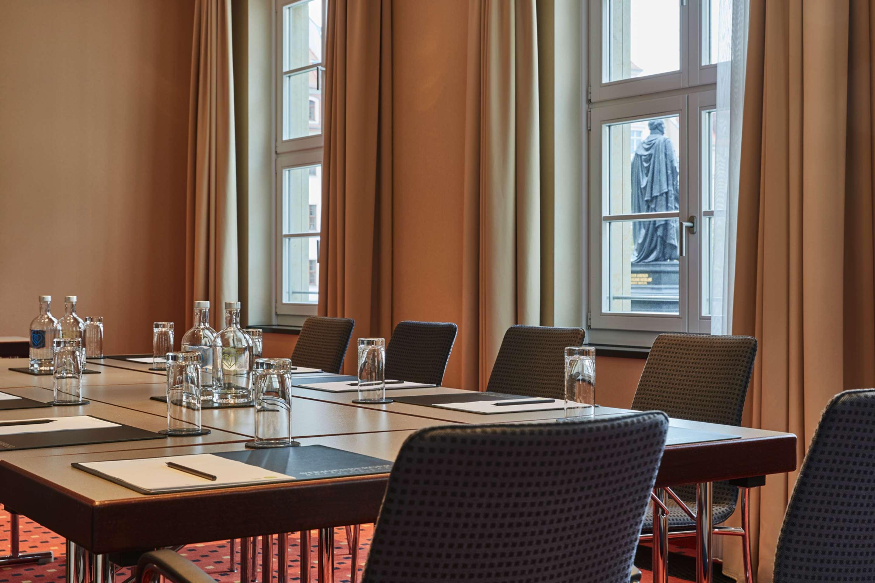Steigenberger Hotel De Saxe Dresden Exterior photo Meeting room