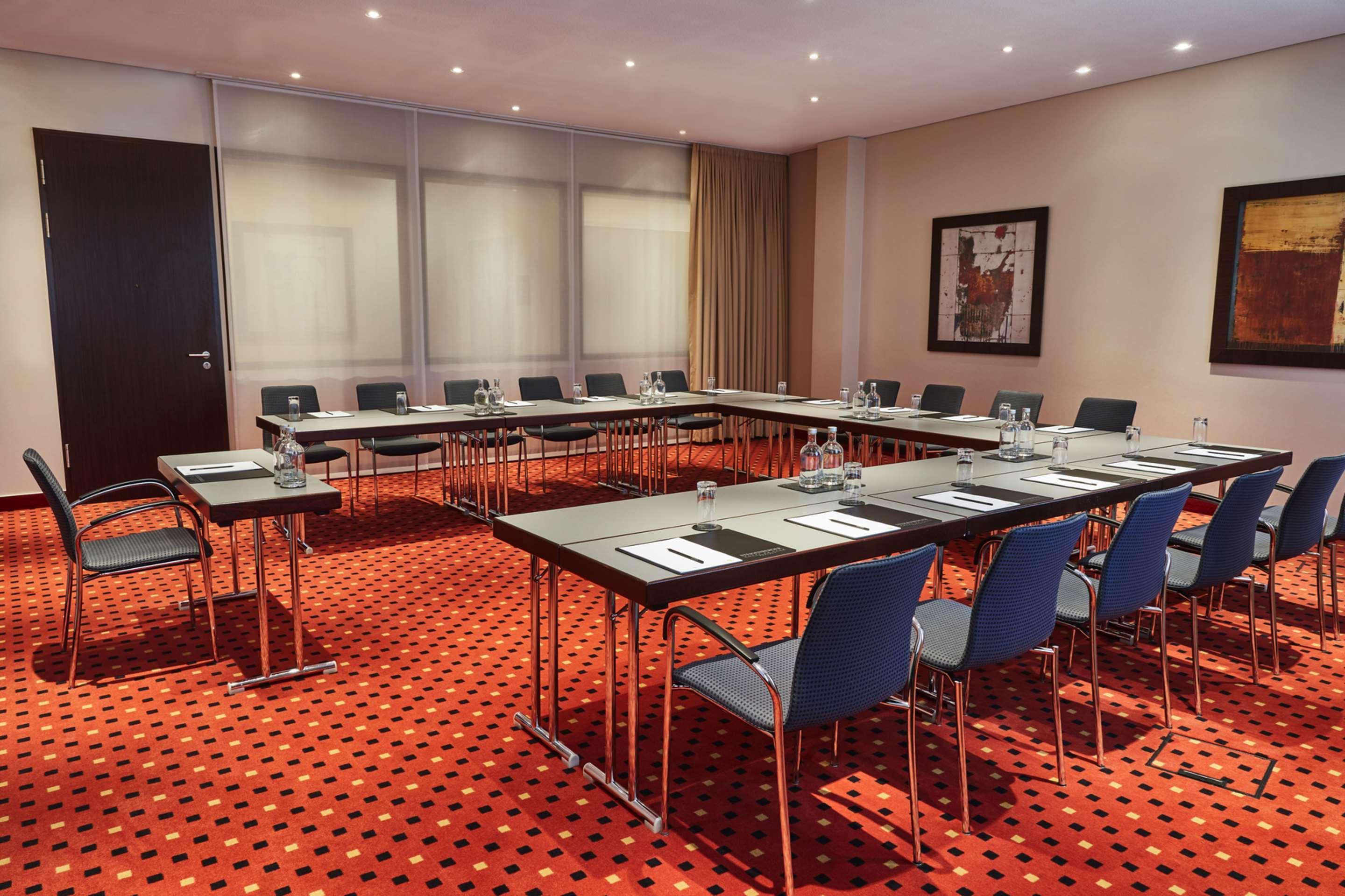 Steigenberger Hotel De Saxe Dresden Exterior photo Meeting room