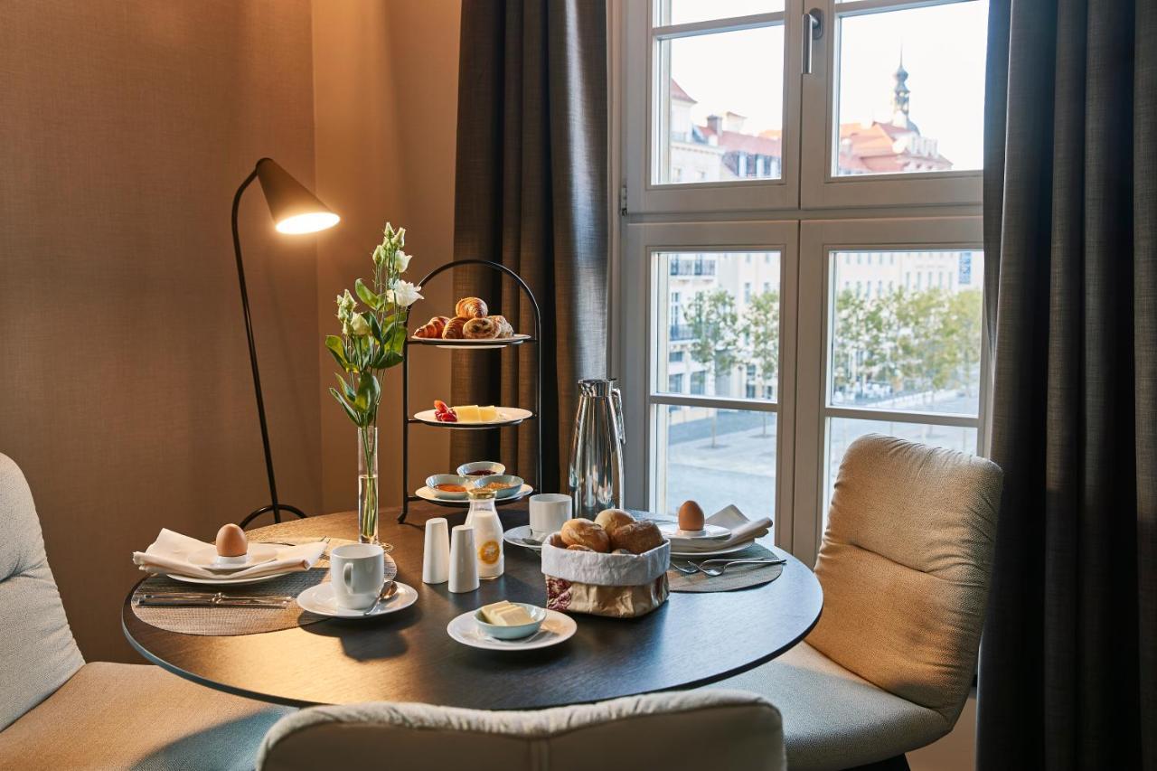 Steigenberger Hotel De Saxe Dresden Exterior photo Afternoon tea at the Hotel Axelmannstein